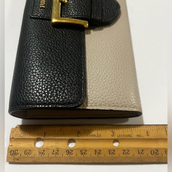 Furla Flo Black and Cream Bifold WalletEUC